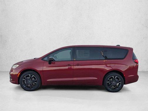 Red Hot Pearlcoat 2026 Chrysler Pacifica L