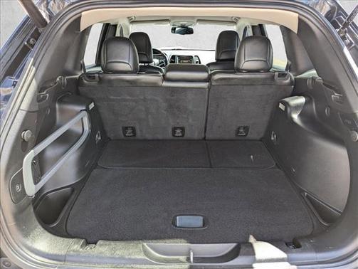 Brilliant Black Crystal Pearlcoat 2015 Jeep Cherokee Trailhawk