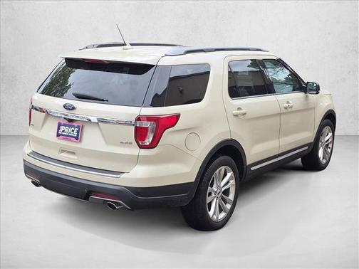Platinum Dune Metallic Tri-Coat 2018 Ford Explorer XLT