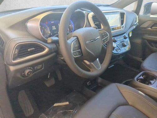Bright White Clearcoat 2026 Chrysler Pacifica L