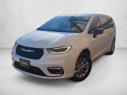 Bright White Clearcoat 2026 Chrysler Pacifica L