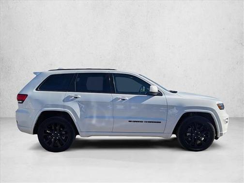 2022 Jeep Grand Cherokee Laredo
