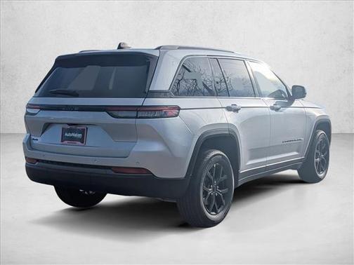 Silver Zynith 2026 Jeep Grand Cherokee Altitude