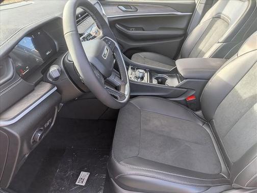 Silver Zynith 2026 Jeep Grand Cherokee Altitude