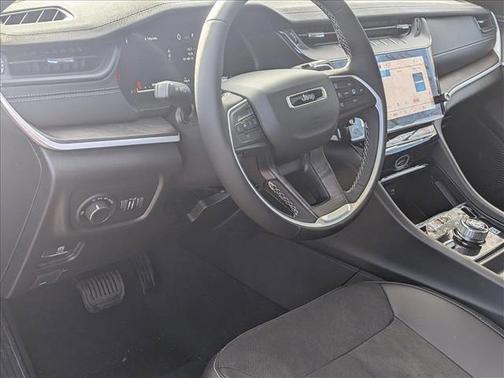 Silver Zynith 2026 Jeep Grand Cherokee Altitude