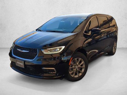 Diamond Black Crystal Pearlcoat 2026 Chrysler Pacifica L