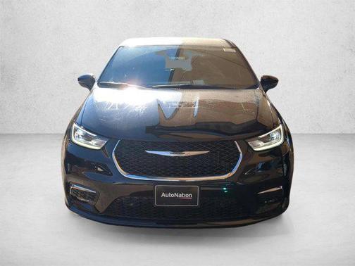Diamond Black Crystal Pearlcoat 2026 Chrysler Pacifica L