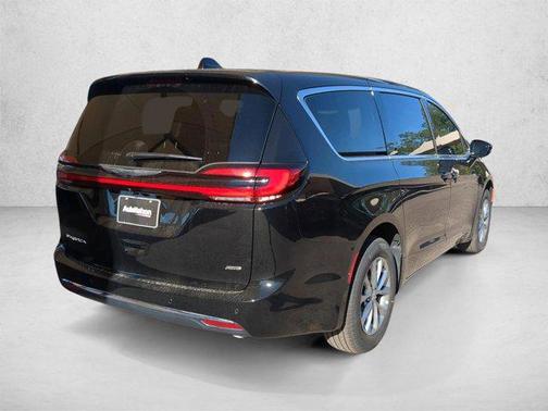 Diamond Black Crystal Pearlcoat 2026 Chrysler Pacifica L