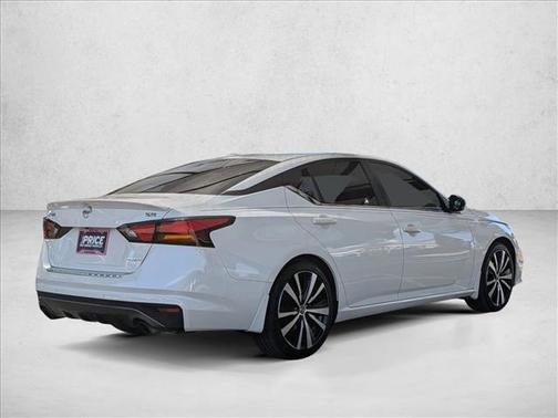 2022 Nissan Altima SR VC-Turbo FWD