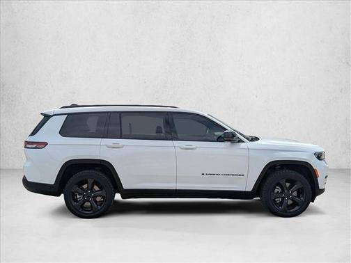 Bright White Clearcoat 2022 Jeep Grand Cherokee L Altitude