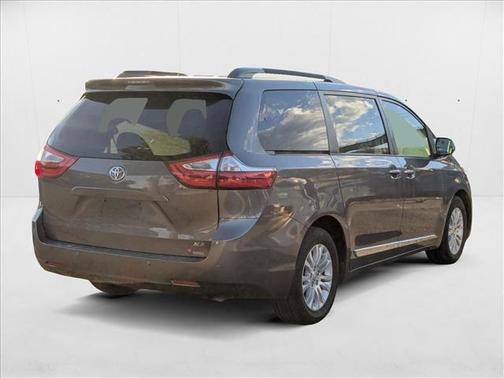 2017 Toyota Sienna XLE