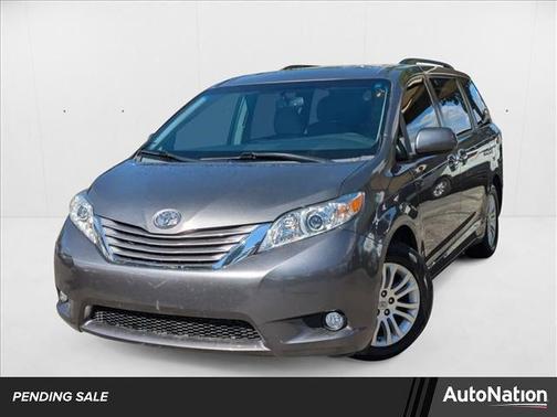 2017 Toyota Sienna XLE