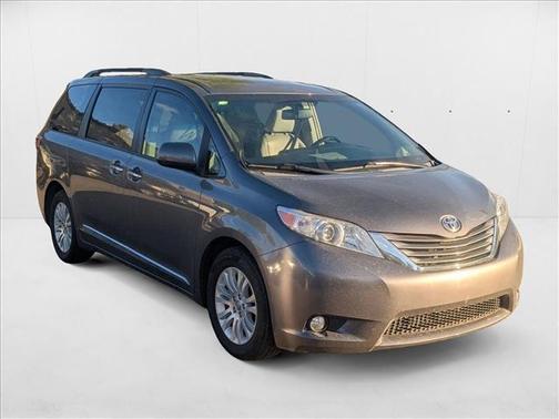 2017 Toyota Sienna XLE