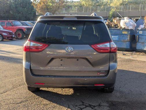 2017 Toyota Sienna XLE