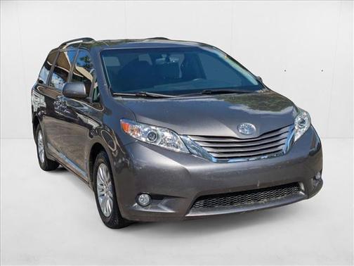 2017 Toyota Sienna XLE