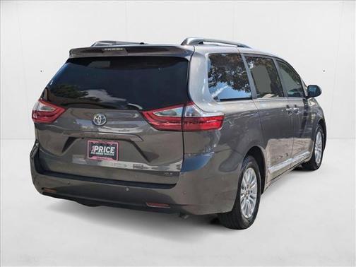 2017 Toyota Sienna XLE