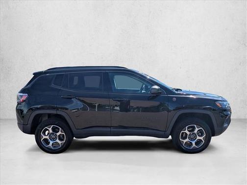 Diamond Black Crystal Pearlcoat 2022 Jeep Compass Trailhawk