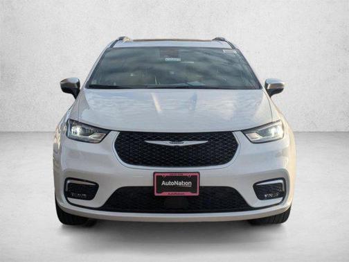 Bright White Clearcoat 2026 Chrysler Pacifica L