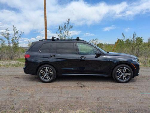 Carbon Black Metallic 2022 BMW X7 M50i