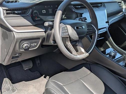 Diamond Black Crystal Pearlcoat 2026 Jeep Grand Cherokee Limited