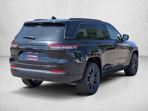 Diamond Black Crystal Pearlcoat 2026 Jeep Grand Cherokee Limited