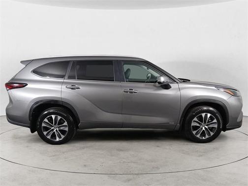 2025 Toyota Highlander Hybrid XLE