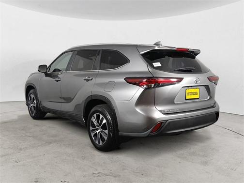 2025 Toyota Highlander Hybrid XLE