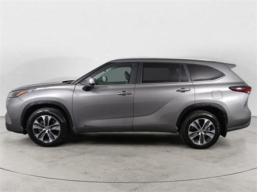 2025 Toyota Highlander Hybrid XLE