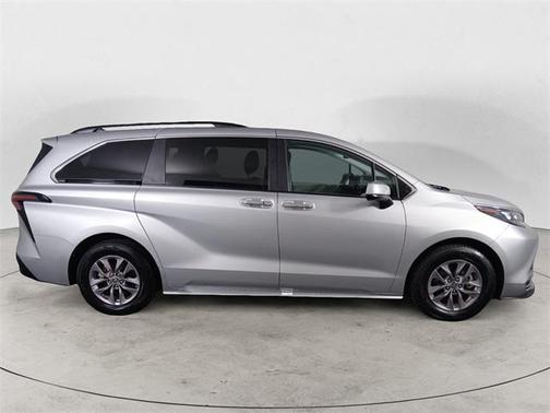 2024 Toyota Sienna XLE 7 Passenger