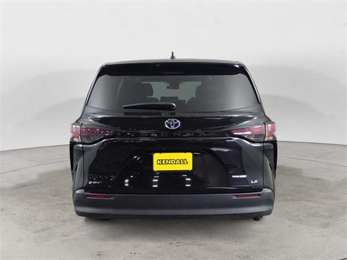 2025 Toyota Sienna LE