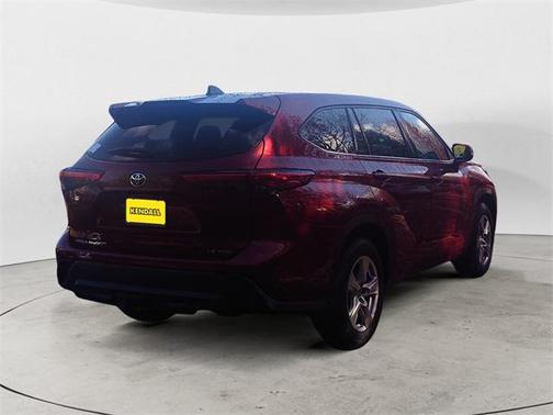 2022 Toyota Highlander LE
