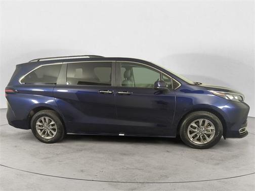 2024 Toyota Sienna XLE 7 Passenger