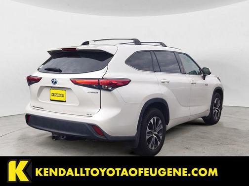 Blizzard Pearl 2021 Toyota Highlander Hybrid XLE