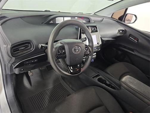 2022 Toyota Prius LE