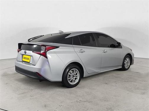 2022 Toyota Prius LE