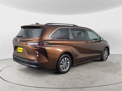 2023 Toyota Sienna LE