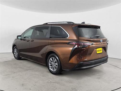 2023 Toyota Sienna LE