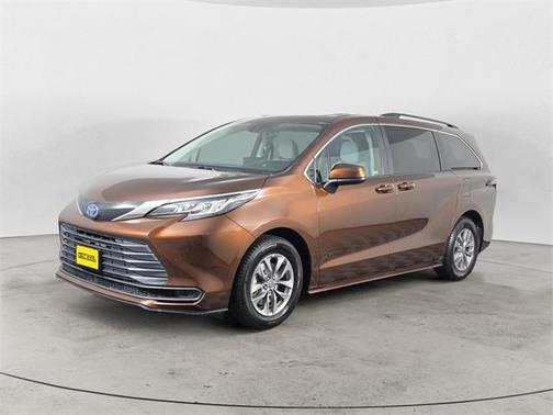 2023 Toyota Sienna LE