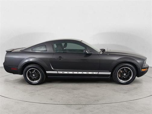 2007 Ford Mustang Deluxe