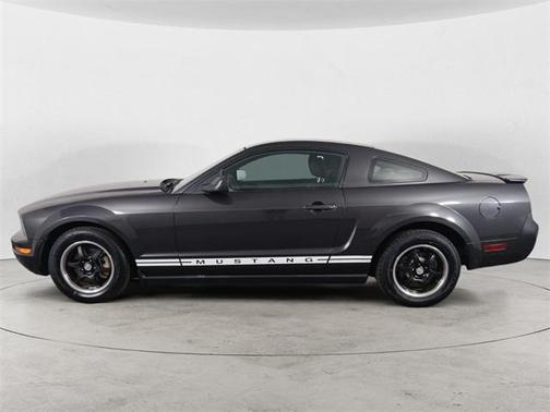 2007 Ford Mustang Deluxe