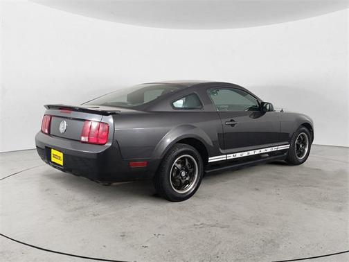2007 Ford Mustang Deluxe