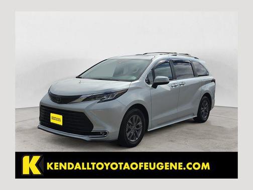 Pearl 2022 Toyota Sienna XLE