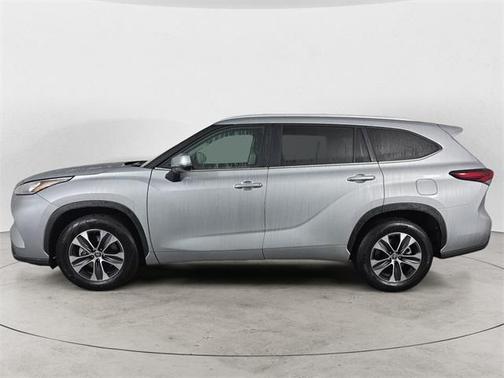 2025 Toyota Highlander XLE