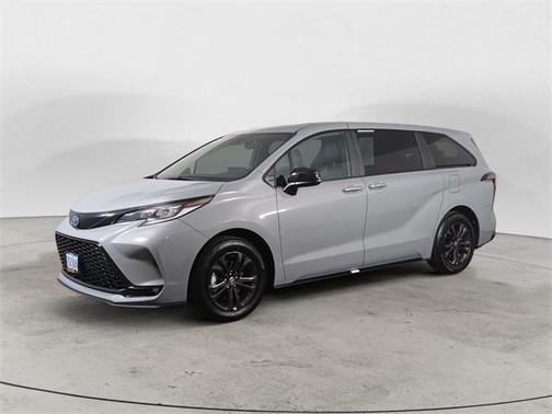 2025 Toyota Sienna XSE 7 Passenger