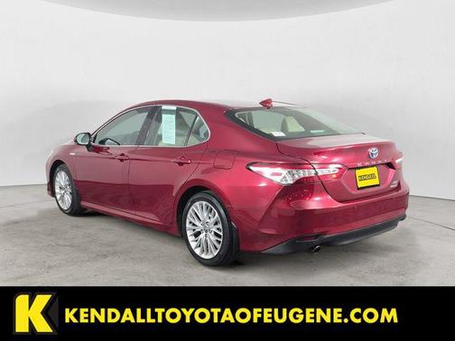 2020 Toyota Camry Hybrid XLE