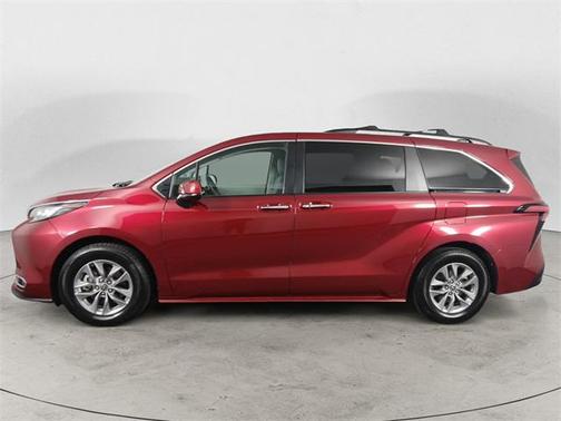2022 Toyota Sienna XLE 7 Passenger