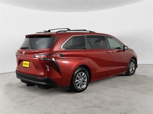 2022 Toyota Sienna XLE 7 Passenger