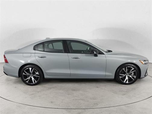 2024 Volvo S60 B5 Core Dark Theme