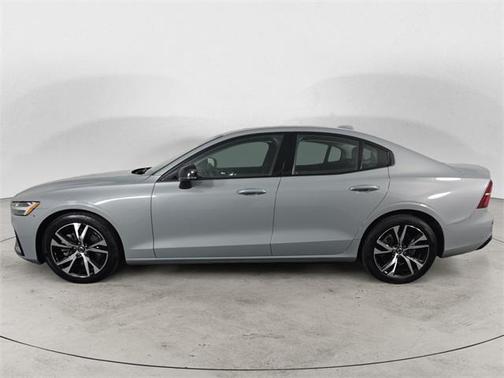 2024 Volvo S60 B5 Core Dark Theme