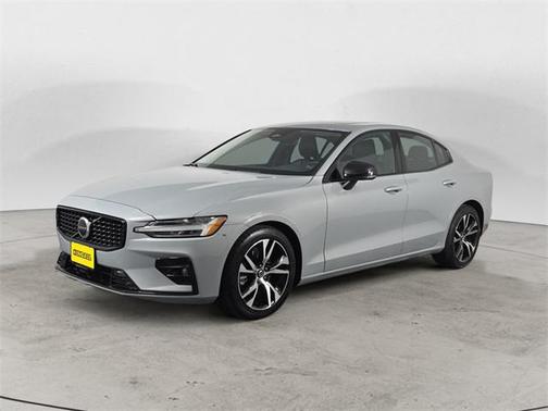 2024 Volvo S60 B5 Core Dark Theme
